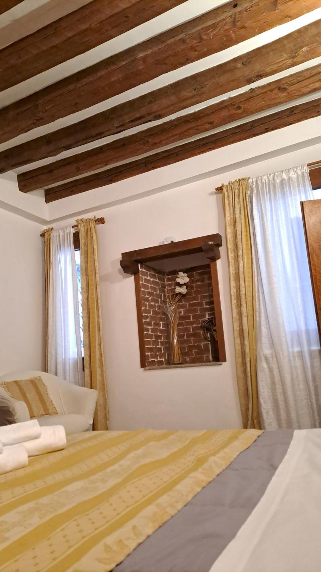 Appartamento Rialto Laura Venesia Bagian luar foto
